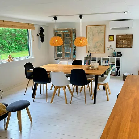 Сasa de vacaciones With Charming Interior On Langeland